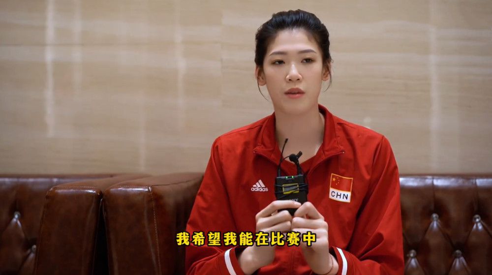 他扒开内裤把舌头进去添